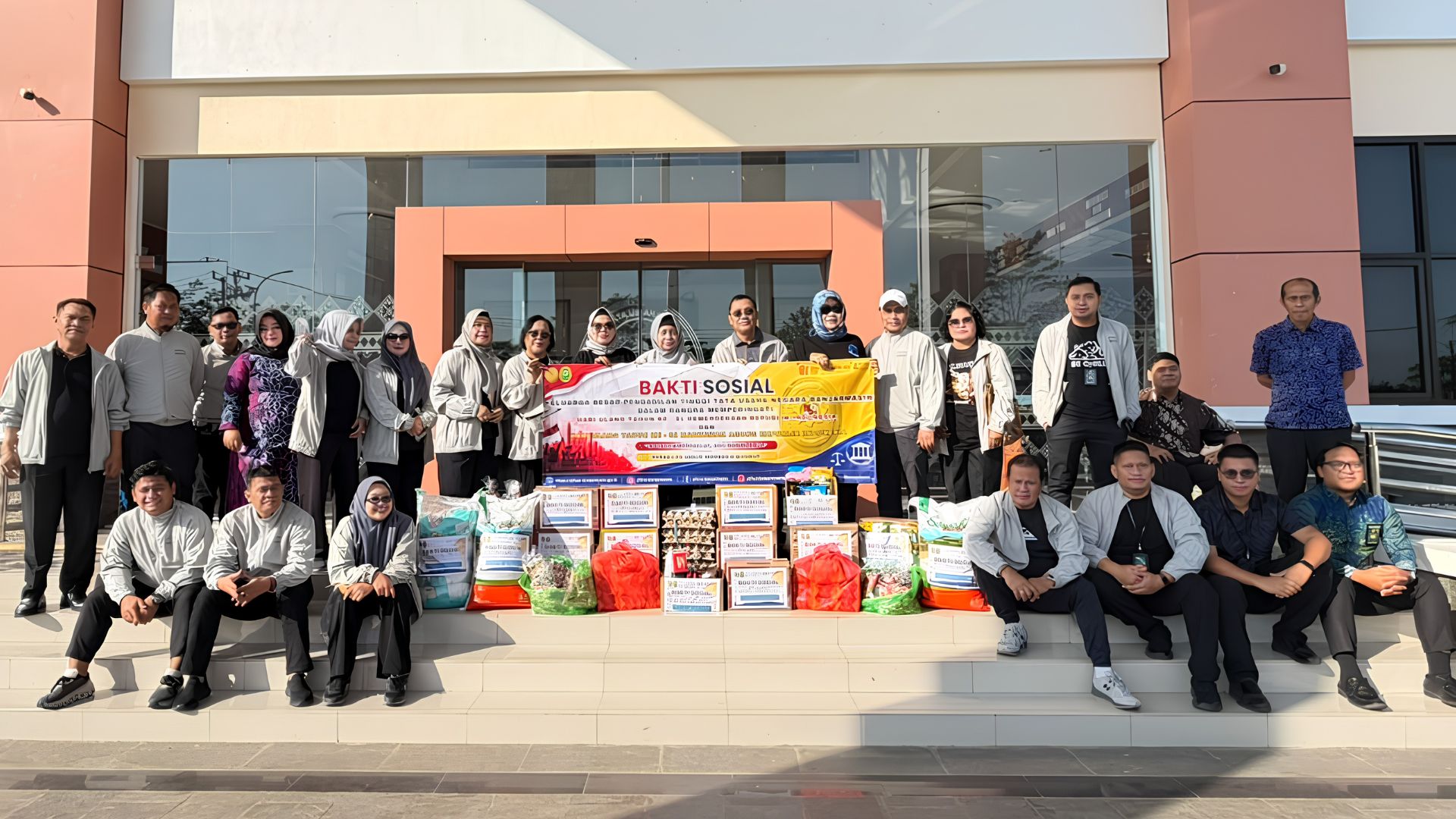 Semarak HUT RI dan Mahkamah Agung ke-81, PTTUN Banjarmasin Gelar Aksi Bakti Sosial ke Panti Asuhan Ar-Rahmah Banjarbaru