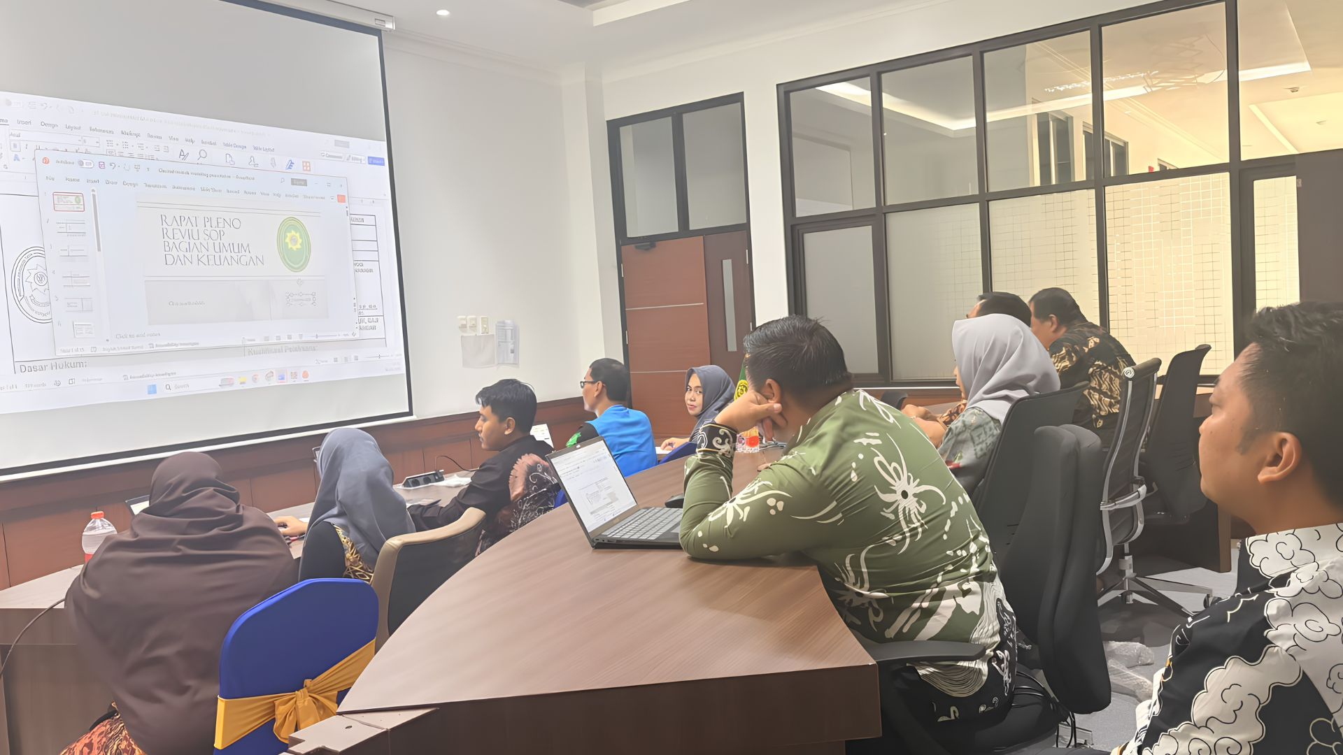 Review SOP Sub Bagian Keuangan dan Pelaporan dan Sub Bagian Tata Usaha dan Rumah Tangga (TURT), PTTUN Banjarmasin Lakukan Penyempurnaan Dokumen Sesuai Regulasi Terkini