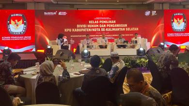 Ketua Pengadilan Tinggi Tata Usaha Negara Banjarmasin Sebagai Narasumber Kegiatan Kelas Hukum